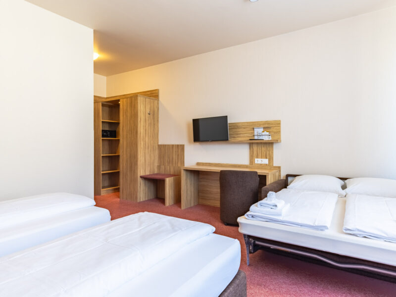 Vierbettzimmer mit Ausziehcouch